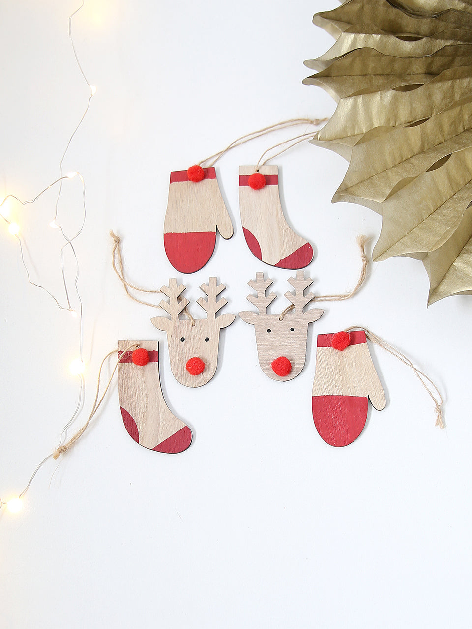 Set di decorazioni in legno con renne e calze