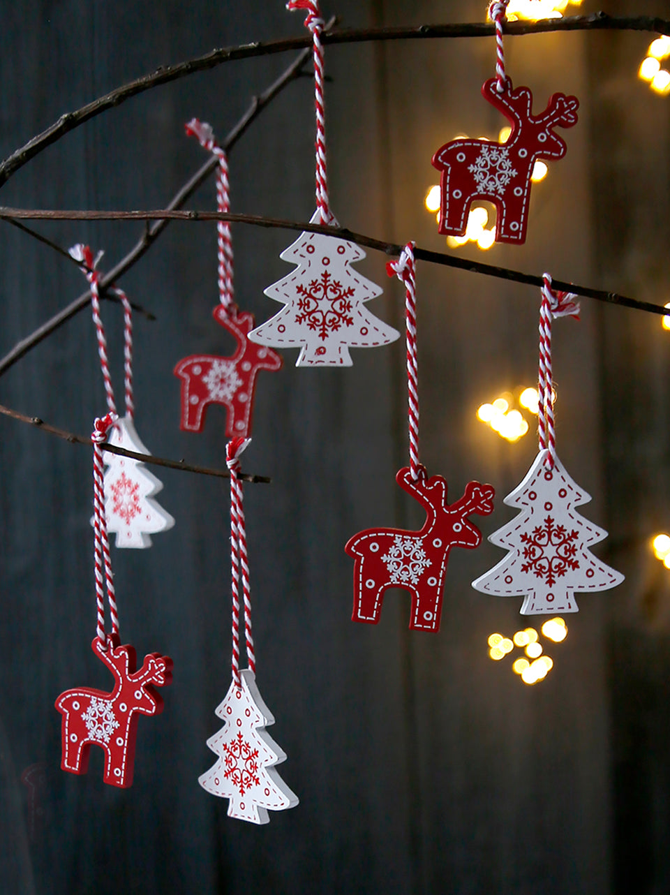 Set di renne e alberi in legno rosso e bianco